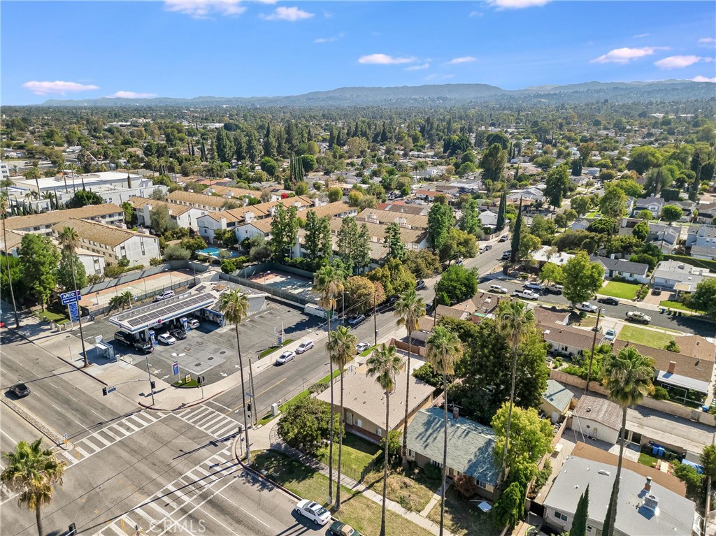 20300 Sherman Way Winnetka, CA 91306 - Photo 32 of 33 an aerial view of a city