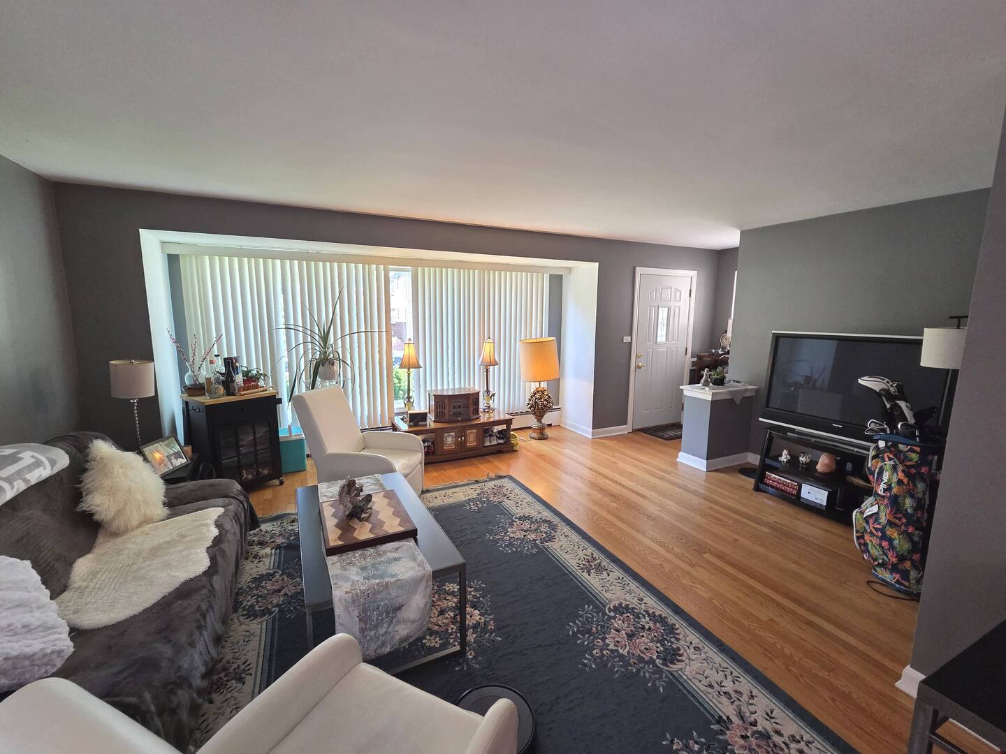 6159 North Meade Avenue Chicago, IL 60646 - Photo 2 of 25