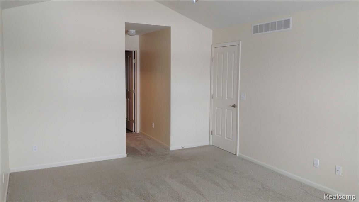 4313 Hampton Ridge Boulevard Howell, MI 48843 - Photo 12 of 26 Master Suite