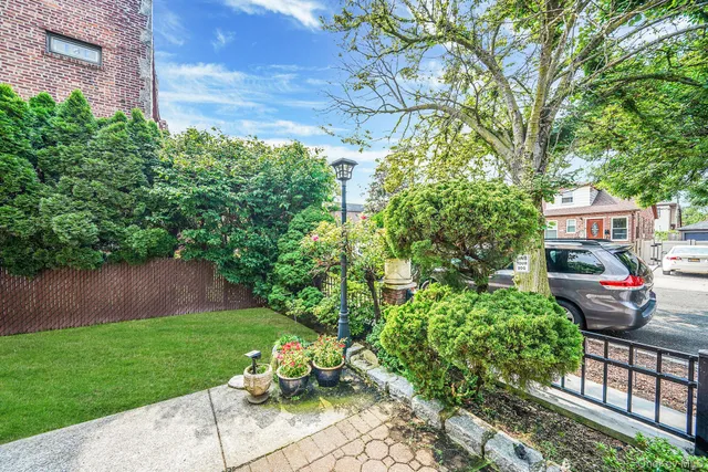 a view of a back yard of the house