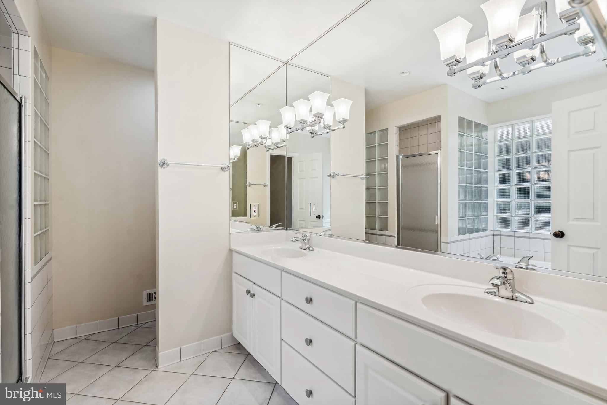 4119 North Ridgeview Road McLean, VA 22101 - Photo 25 of 56 En suite of course!