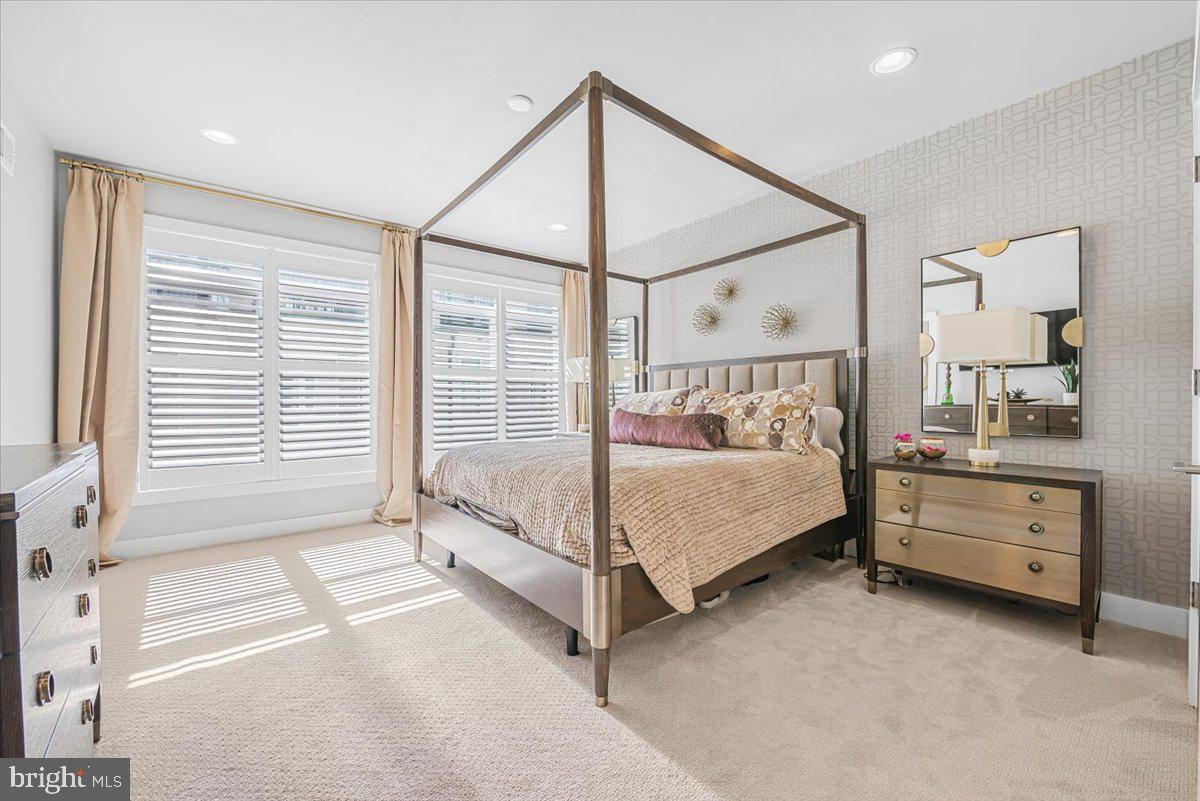 8197 River Road Bethesda, MD 20817 - Photo 22 of 53 Spacious Owners' Suite with plantation shutters