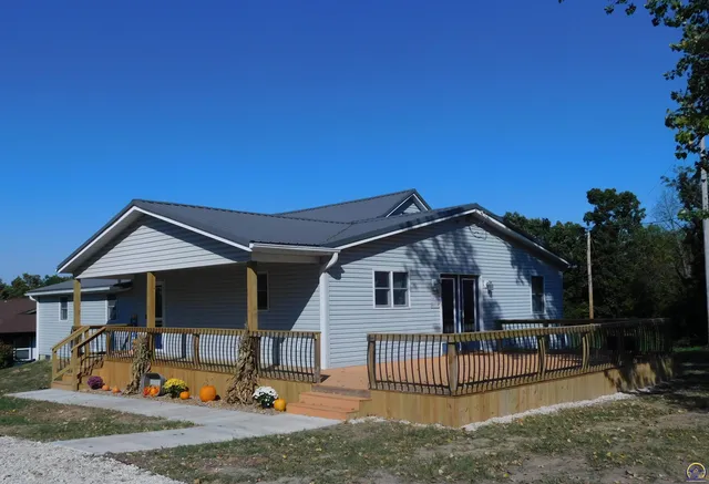 $235,000 | 712 Idaho Avenue, Holton, KS 66436