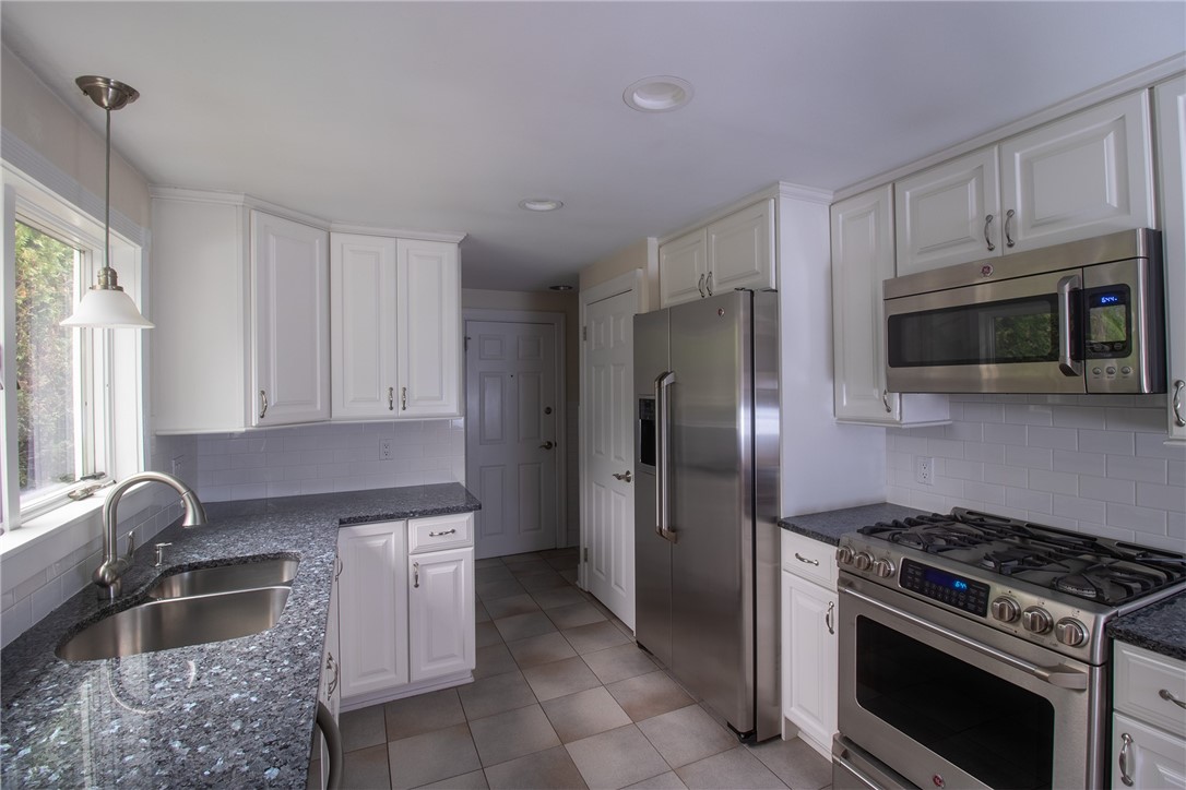 90 Frontier Road Warwick, RI 02889 - Photo 9 of 26