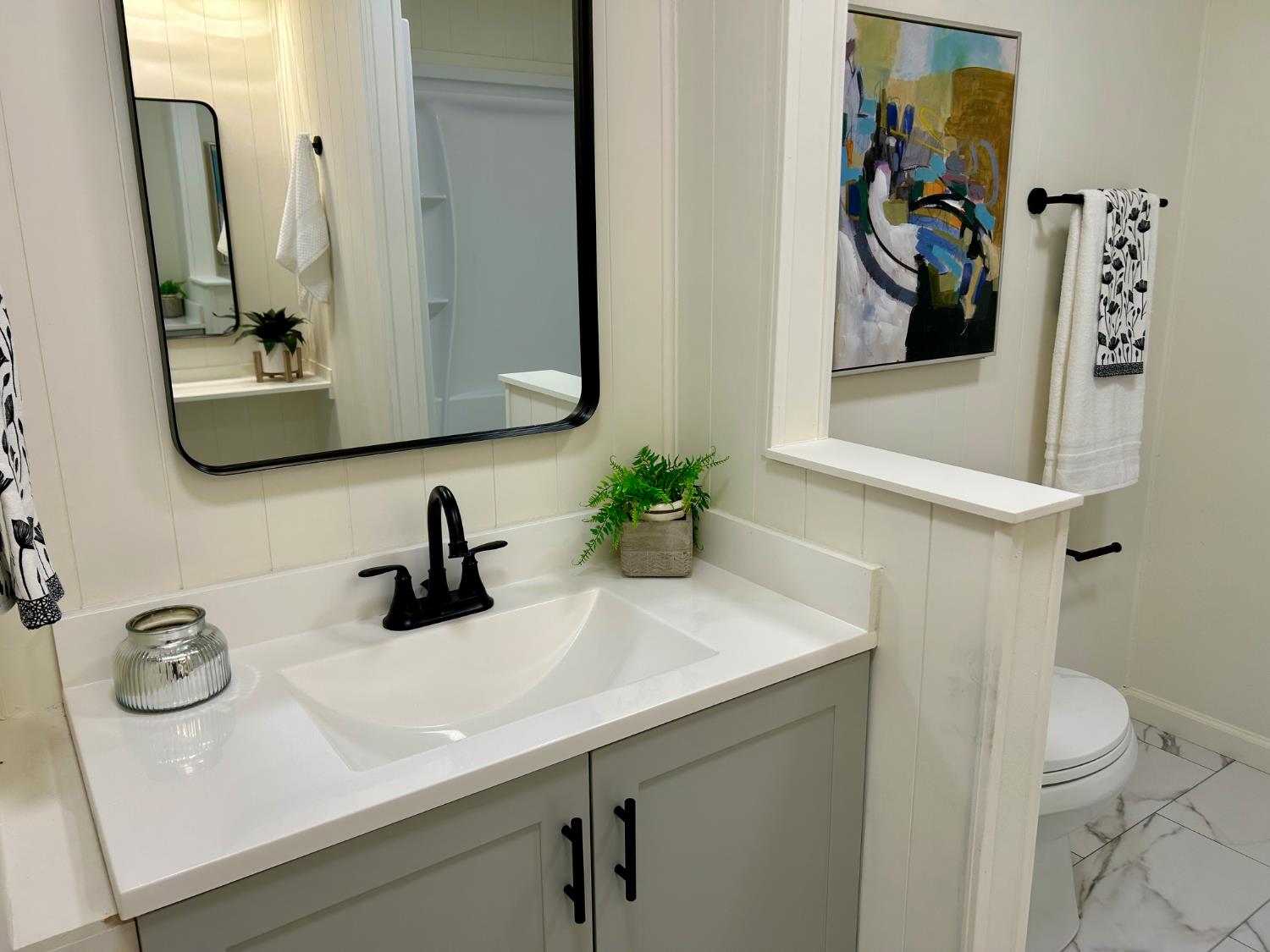 8665 Florin Road, Unit 183 Sacramento, CA 95828 - Photo 24 of 40 Primary bathroom