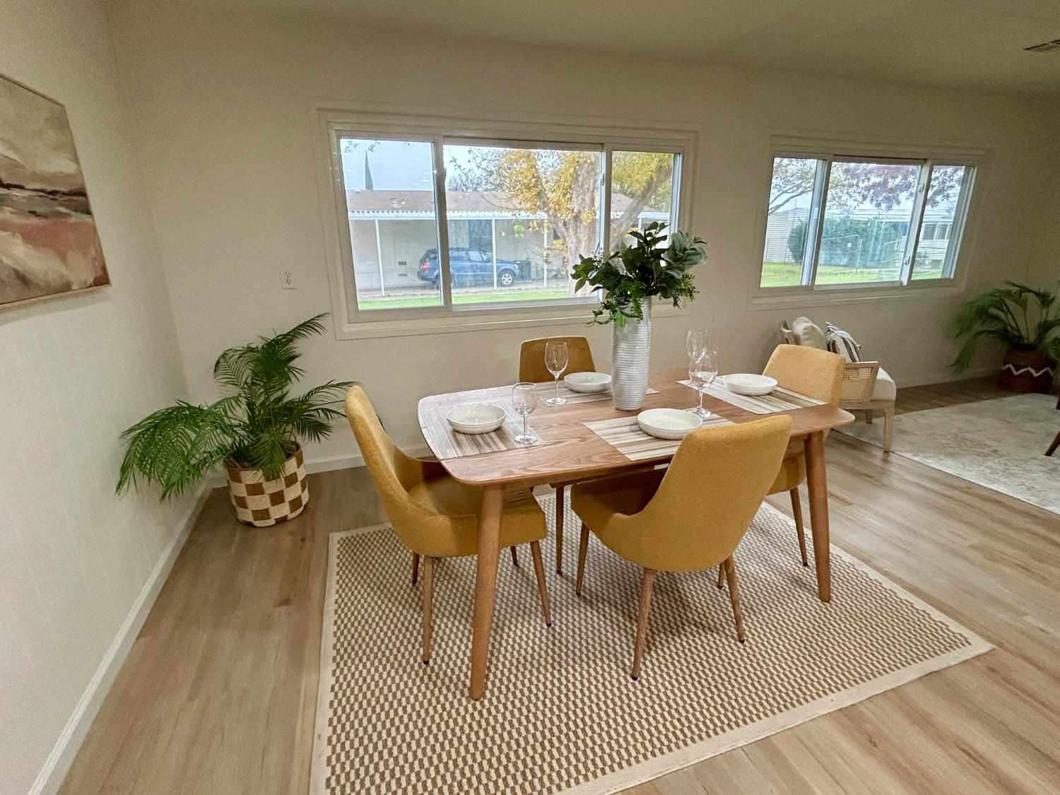 8665 Florin Road, Unit 183 Sacramento, CA 95828 - Photo 4 of 40 Dedicated dining area