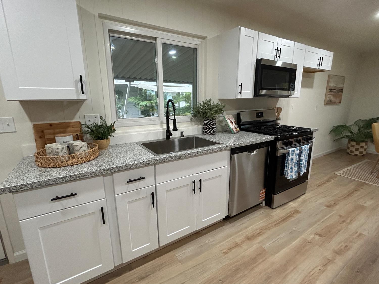8665 Florin Road, Unit 183 Sacramento, CA 95828 - Photo 6 of 40 Brand new kitchen and appliances