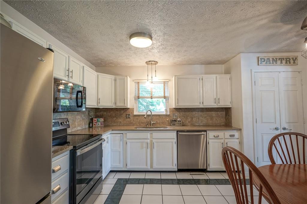 8558 Castle Farms Road Indianapolis, IN 46256 - Photo 13 of 45 Gallery Image 13