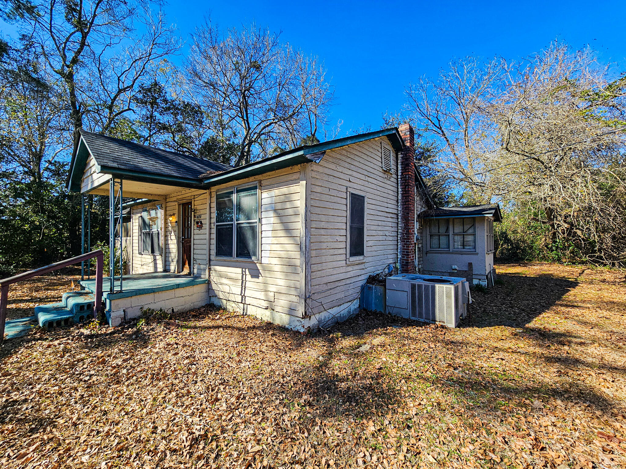 401 West Huggins Street Manning, SC 29102 - Photo 3 of 15 20260207_140533