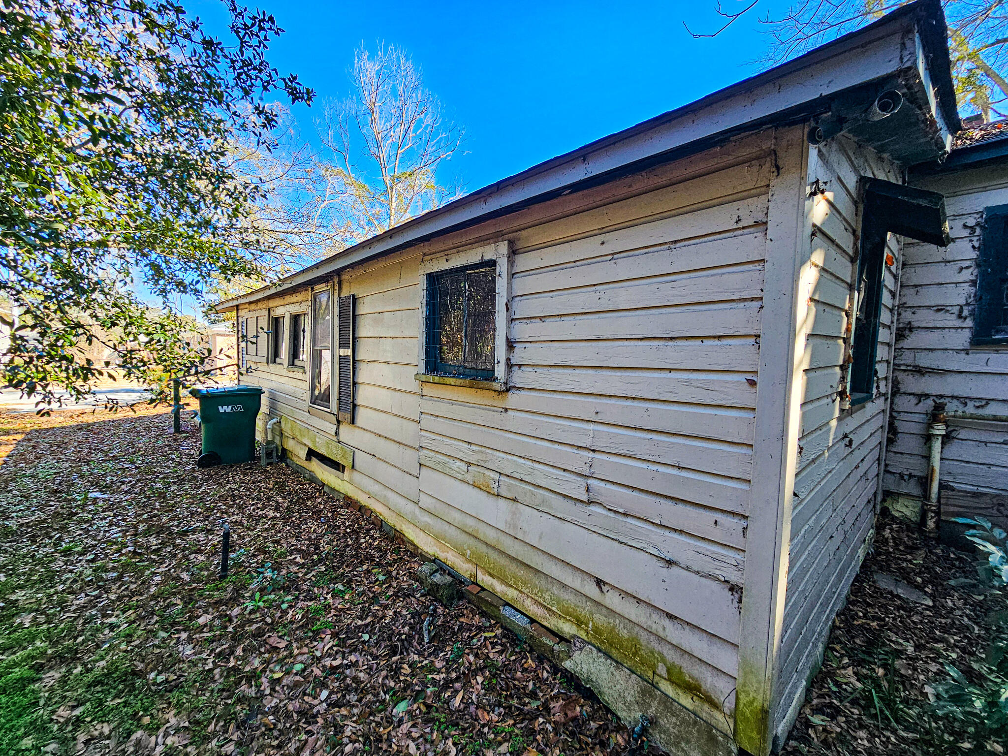 401 West Huggins Street Manning, SC 29102 - Photo 7 of 15 20260207_140614