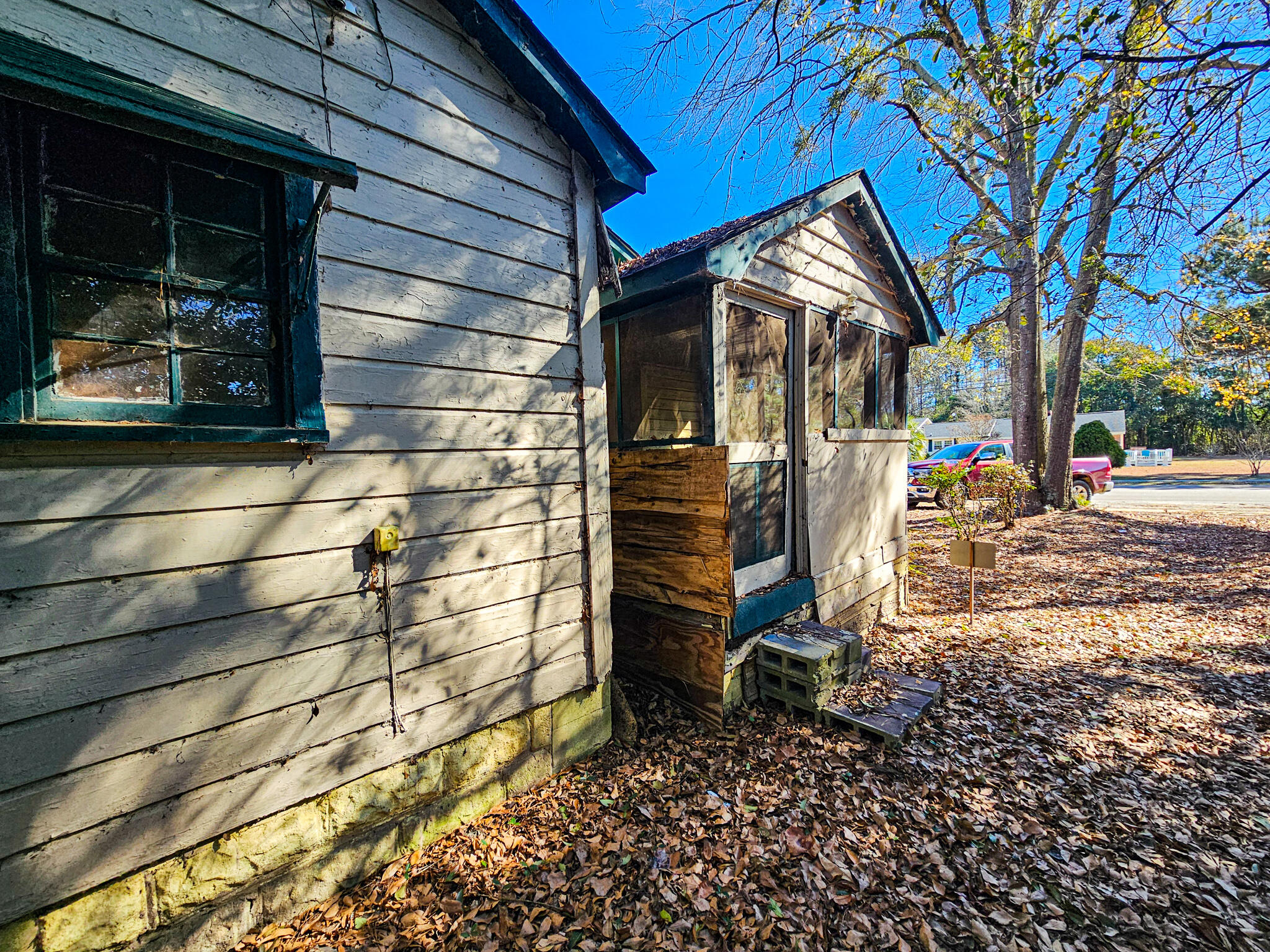 401 West Huggins Street Manning, SC 29102 - Photo 8 of 15 20260207_140624