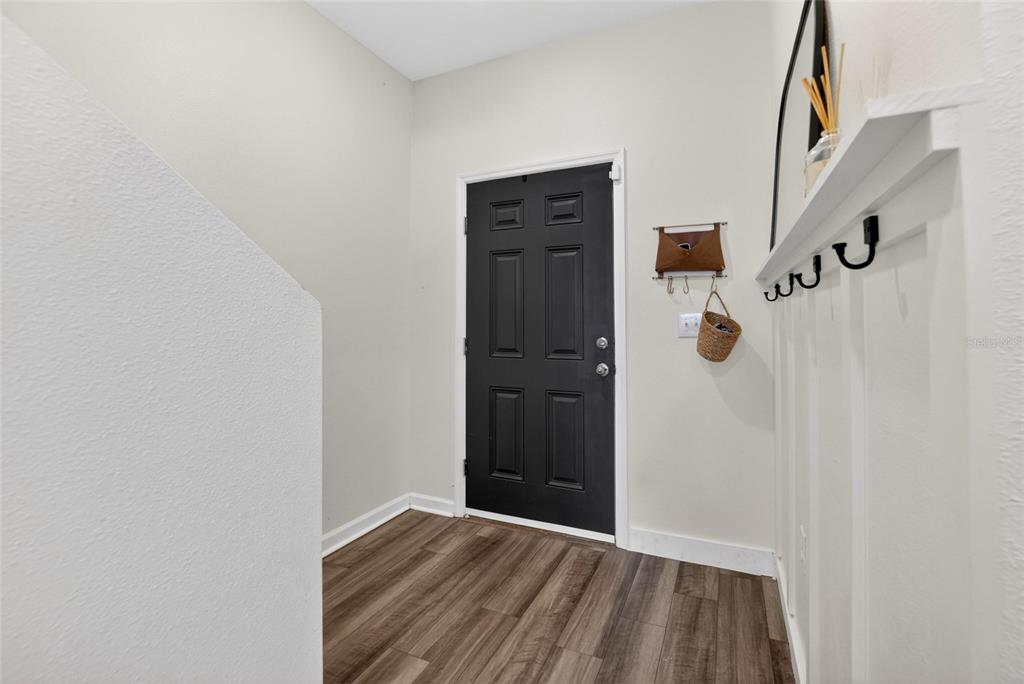 1044 Kelly Fern Loop Ruskin, FL 33570 - Photo 4 of 35