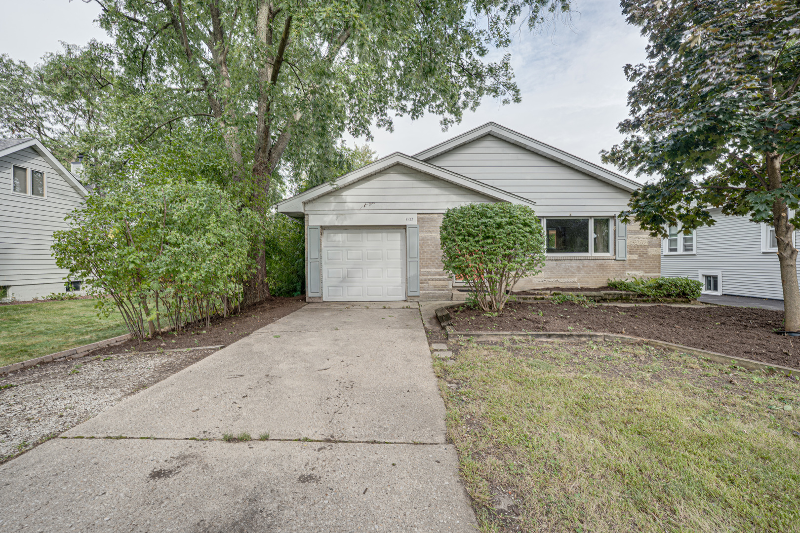 1127 Santa Rosa Avenue Wheaton, IL 60187 - Photo 1 of 31 Gallery Image 1