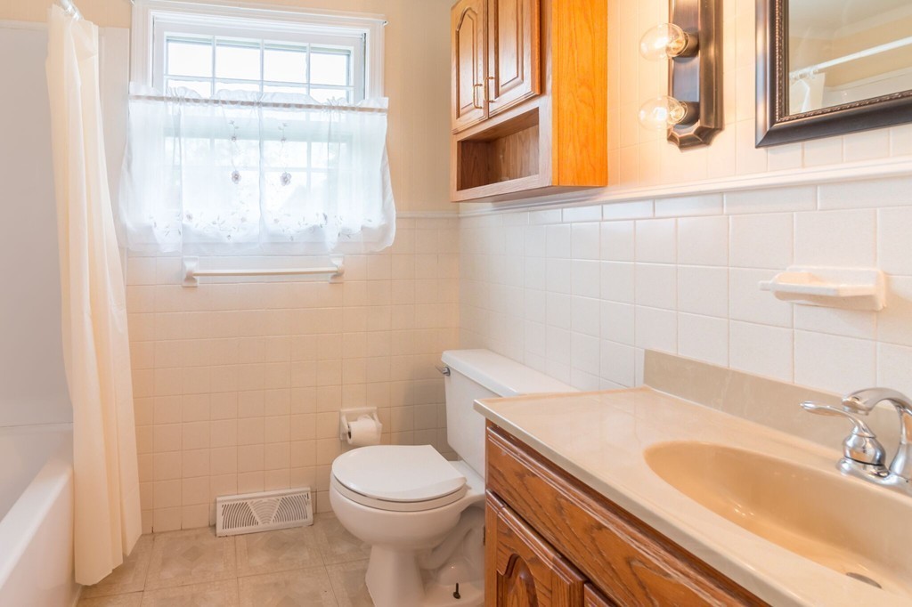 152 Whitehall Road Amesbury, MA 01913 - Photo 19 of 26 Gallery Image 19