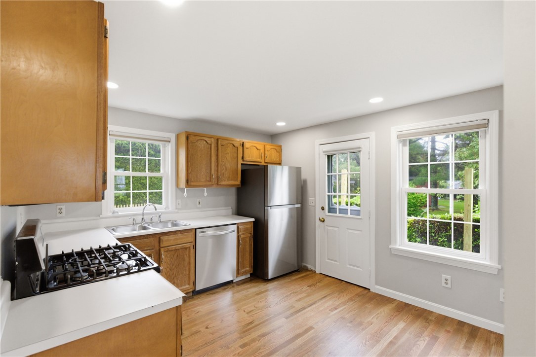 49 Harvest Road Middletown, RI 02842 - Photo 8 of 49
