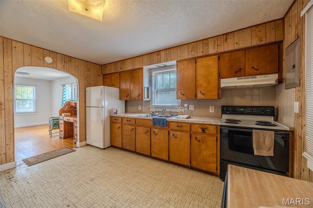 757 South Adams Avenue Lebanon, MO 65536 - Photo 9 of 35