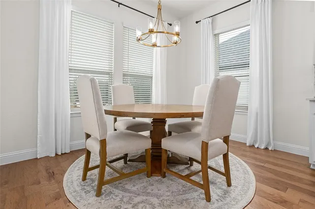 a view of a livingroom with furniture