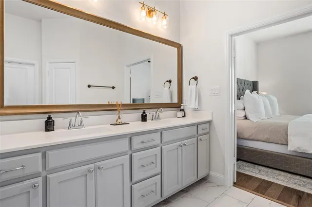 a en suite bathroom with 2 sink and a mirror