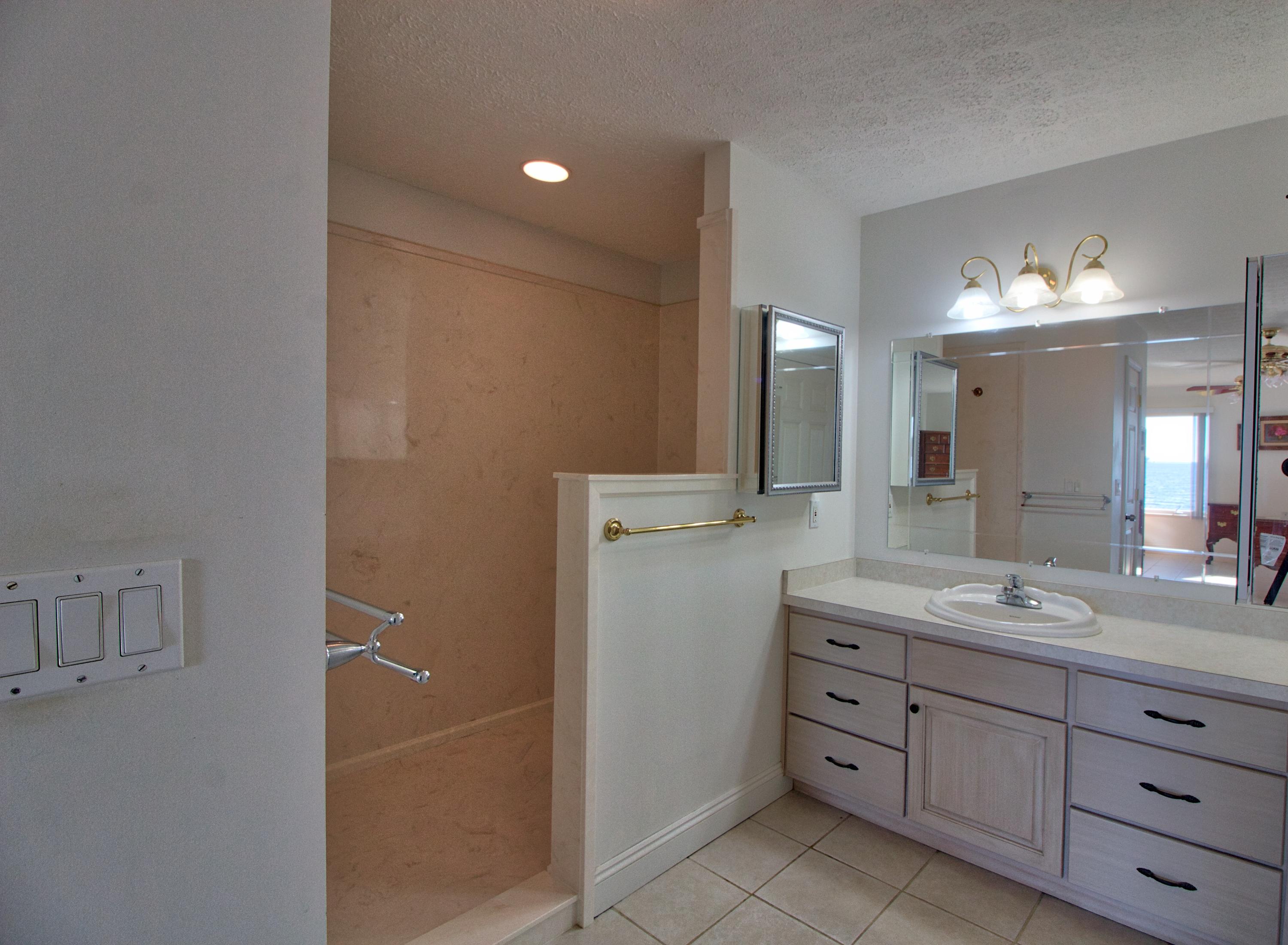 34 Waterview Place Freeport, FL 32439 - Photo 31 of 38 masterbath