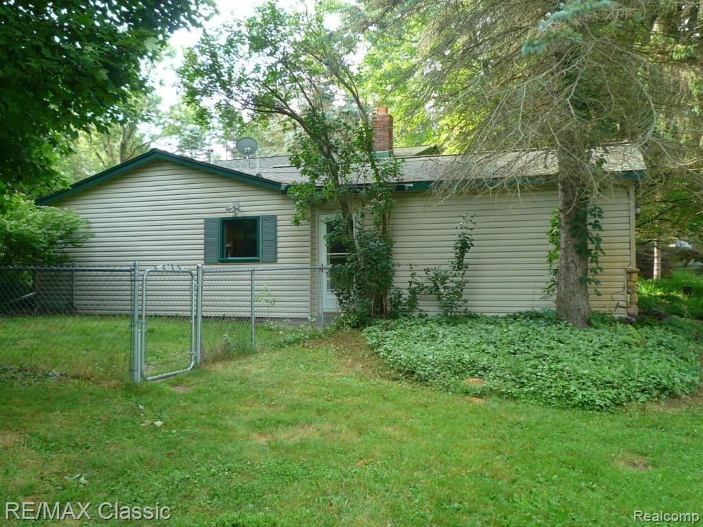 6105 North Owosso Road Fowlerville, MI 48836 - Photo 16 of 18 P1020944.jpg