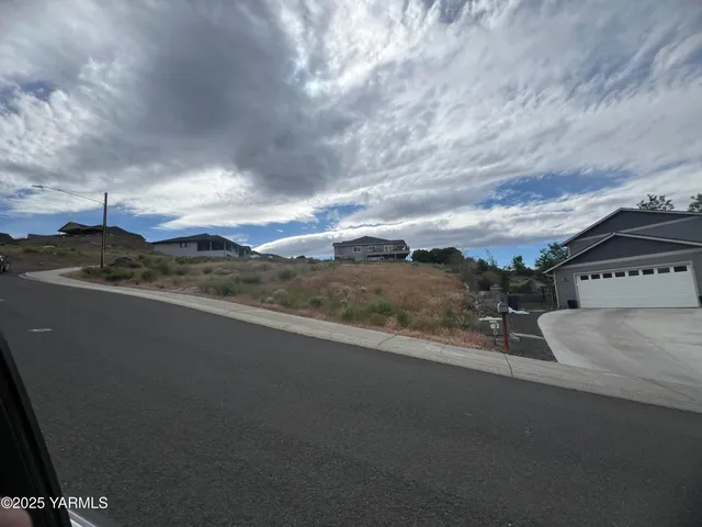 $149,000 | 110 South 10th Street, Selah, WA 98942