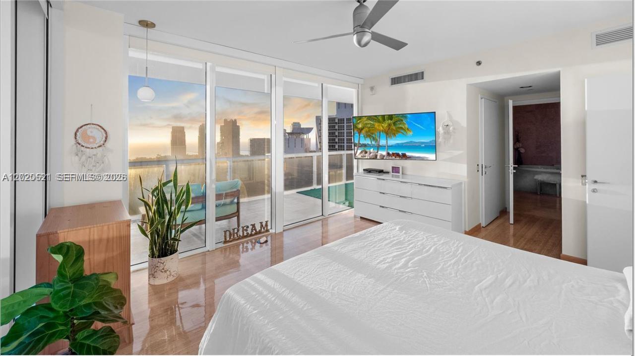 450 Alton Road, Unit 2810 Miami Beach, FL 33139 - Photo 11 of 38