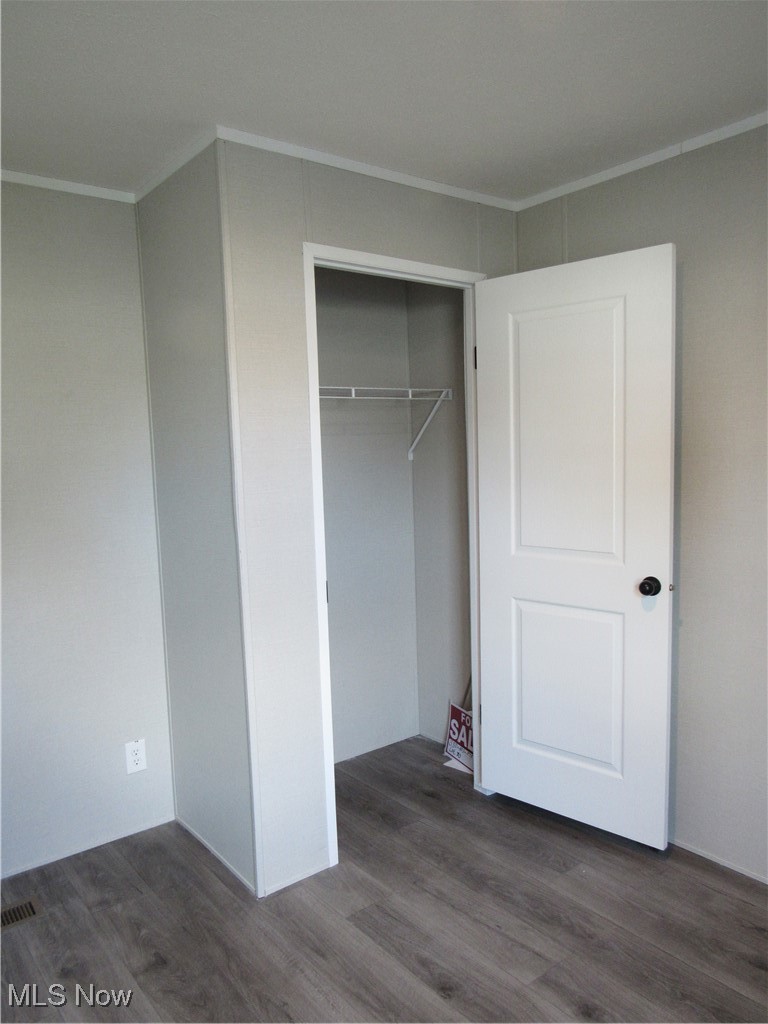 30 Kyle Lane Akron, OH 44310 - Photo 11 of 23 Second bedroom in the front next to guest bathroom