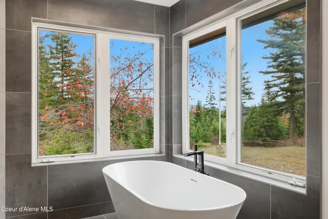 $1,995,000 | 422 Roop Road, Cocolalla, ID 83813