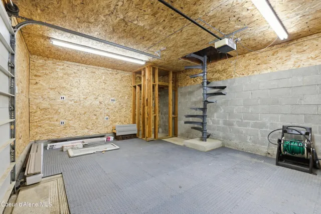 $1,995,000 | 422 Roop Road, Cocolalla, ID 83813