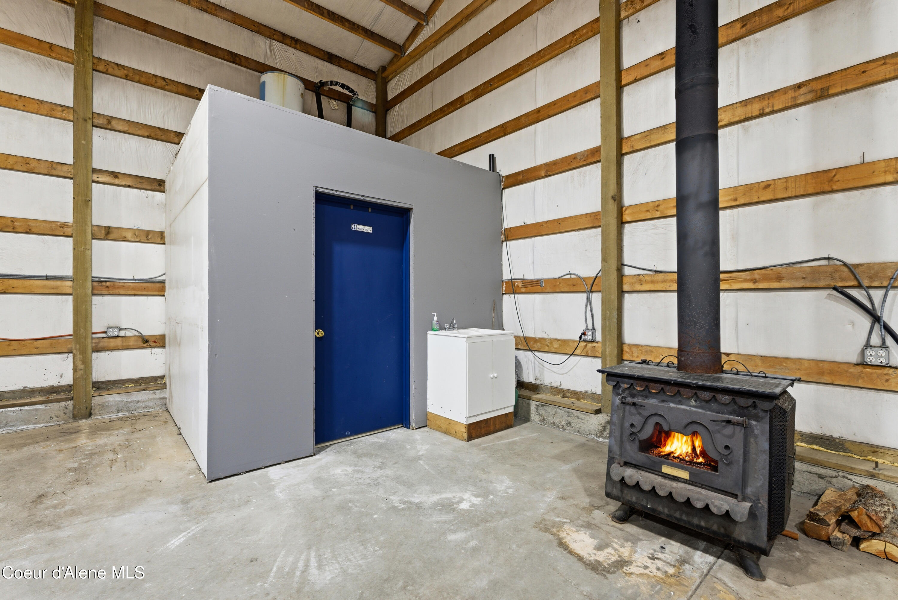 422 Roop Road Cocolalla, ID 83813 - Photo 53 of 61 DSC03103_with_fire