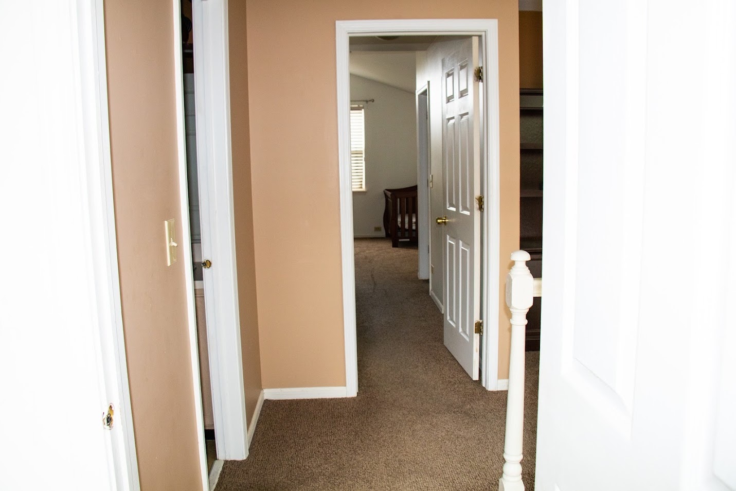 1042 Ridgefield Circle, Unit 1042 Carol Stream, IL 60188 - Photo 9 of 13 a view of a bathroom from a hallway