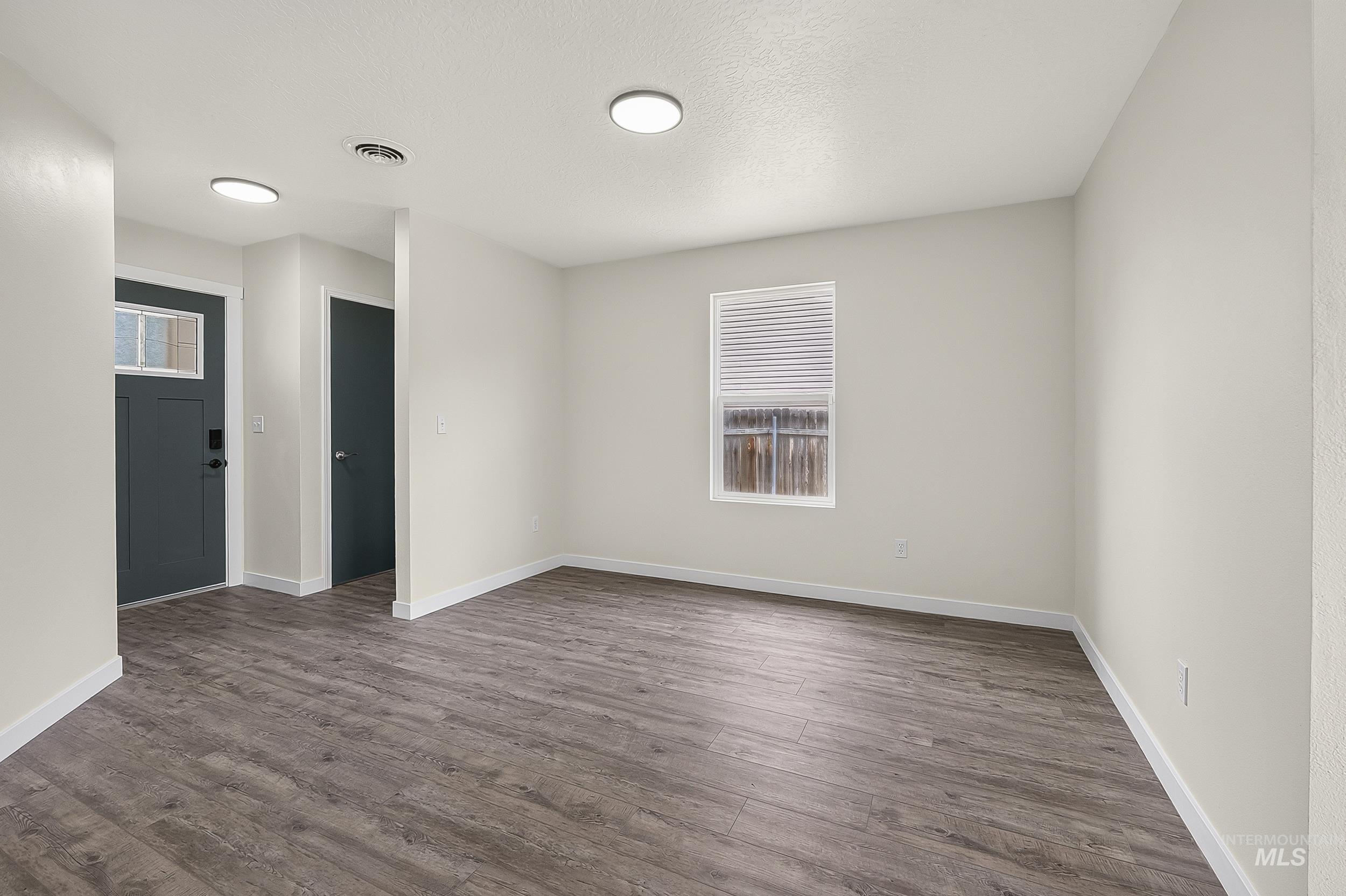 4415 Duke Street Caldwell, ID 83607 - Photo 5 of 29