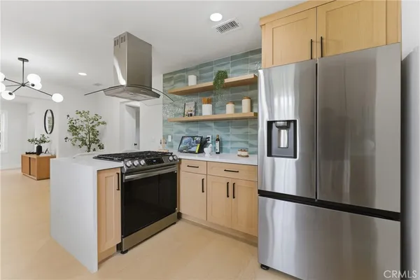 $869,000 | 2010 Golden, Long Beach, CA 90806