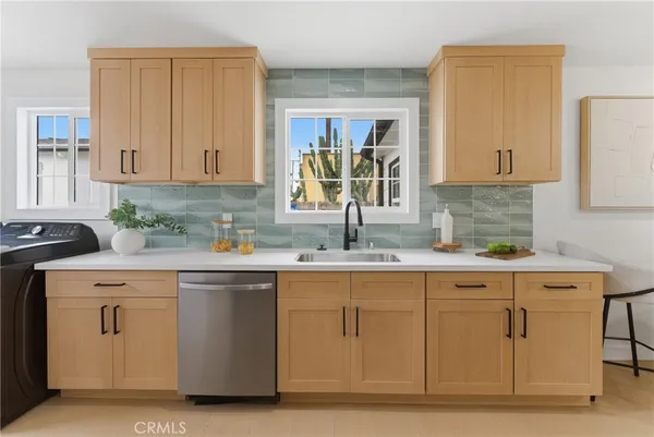 $869,000 | 2010 Golden, Long Beach, CA 90806