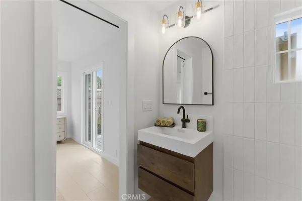 $869,000 | 2010 Golden, Long Beach, CA 90806