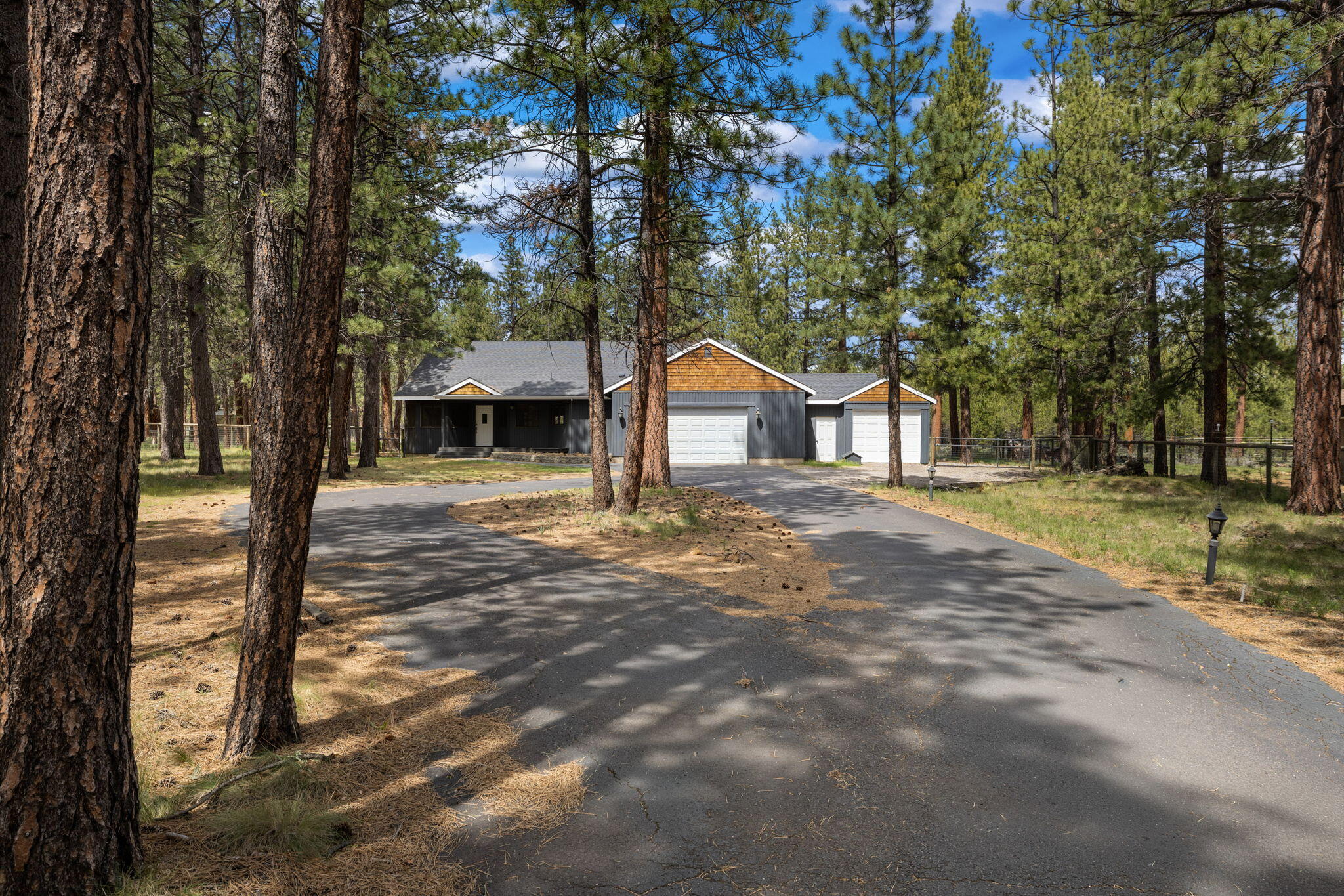 14474 Crossroads Loop Sisters, OR 97759 - Photo 2 of 50 2026_04_30_14474_crossroads_loop_sisters