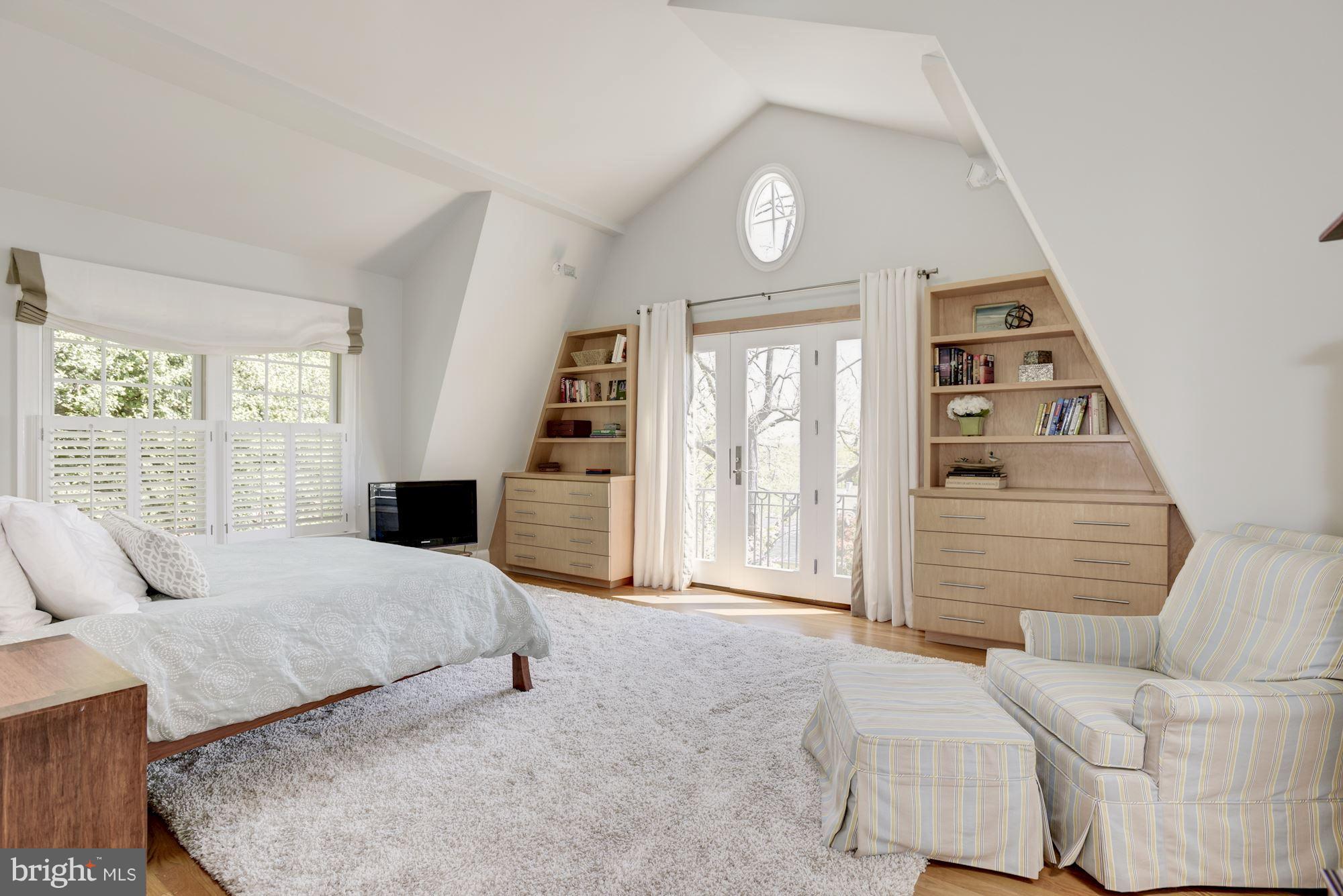 1507 Stonewall Road Alexandria, VA 22301 - Photo 12 of 29 Master bedroom with soaring ceilings and balcony.
