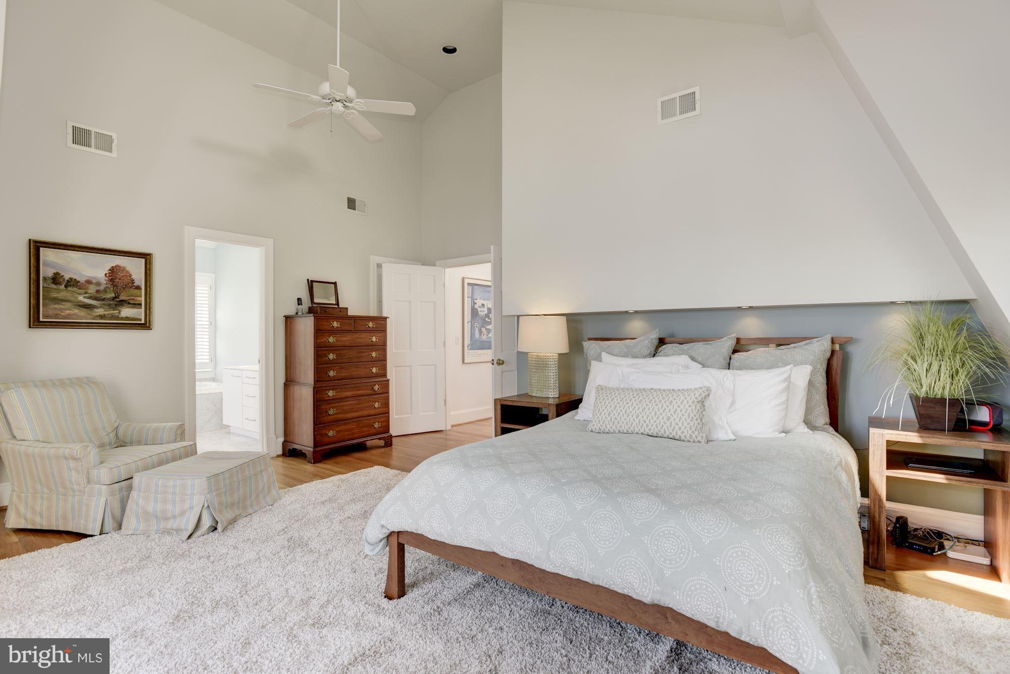 1507 Stonewall Road Alexandria, VA 22301 - Photo 13 of 29 Master bedroom boasts two walk-in closets.