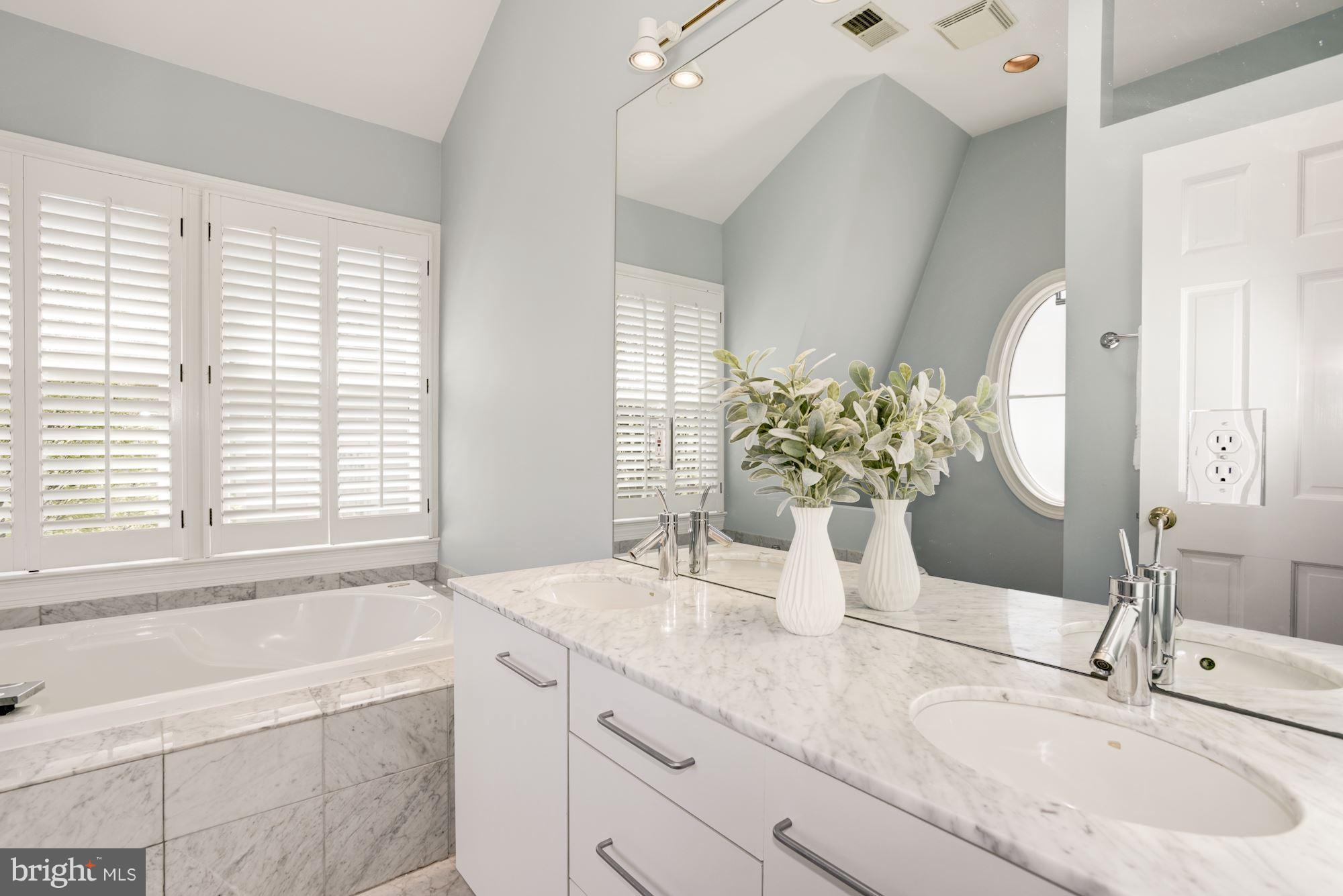 1507 Stonewall Road Alexandria, VA 22301 - Photo 14 of 29 Elegant 4-piece dual vanity master bath.