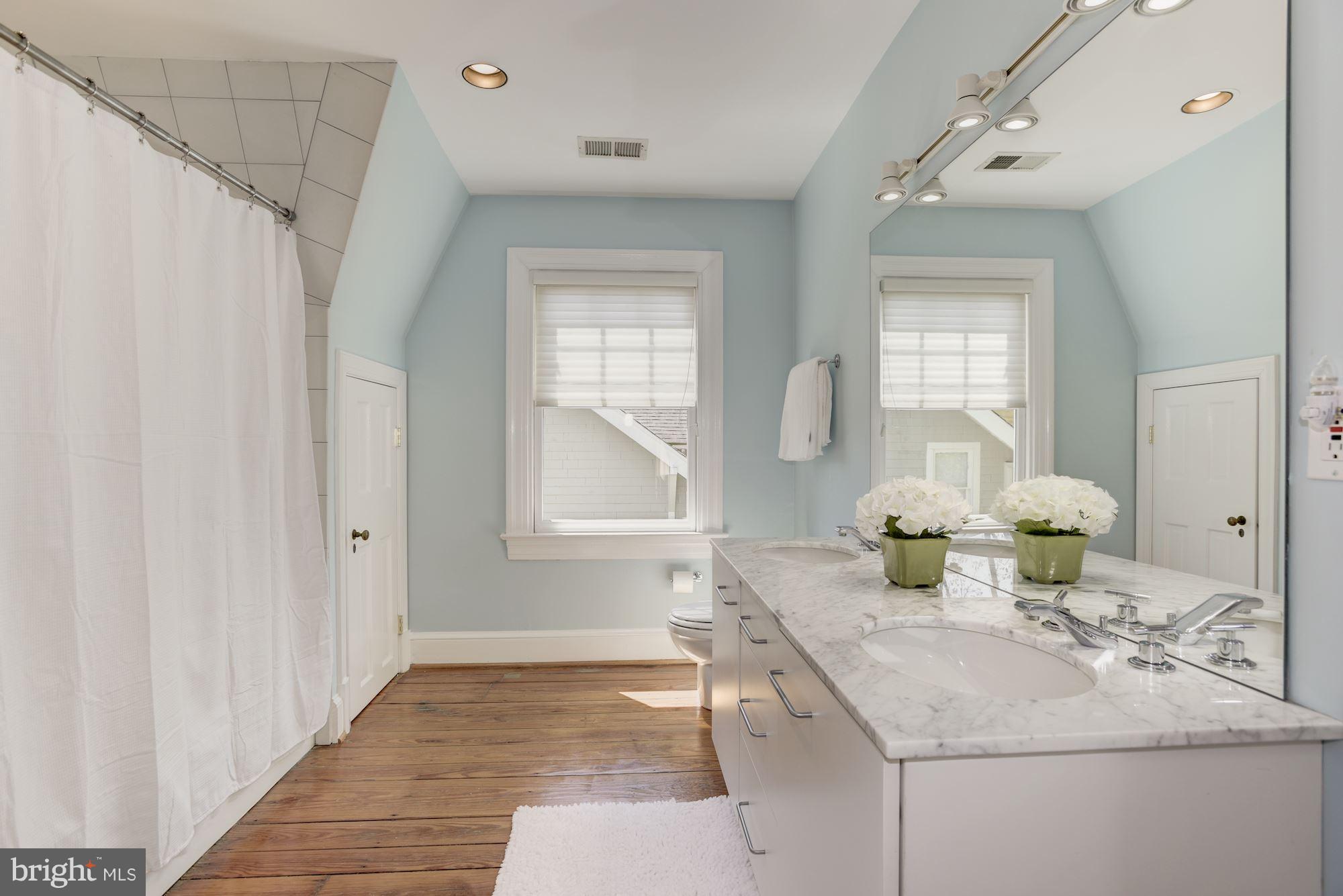 1507 Stonewall Road Alexandria, VA 22301 - Photo 18 of 29 Spacious dual vanity bath with 2 closets