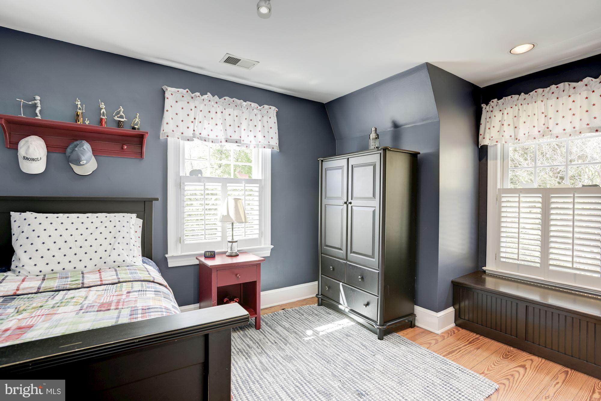 1507 Stonewall Road Alexandria, VA 22301 - Photo 19 of 29 Third bedroom with custom window seat and storage