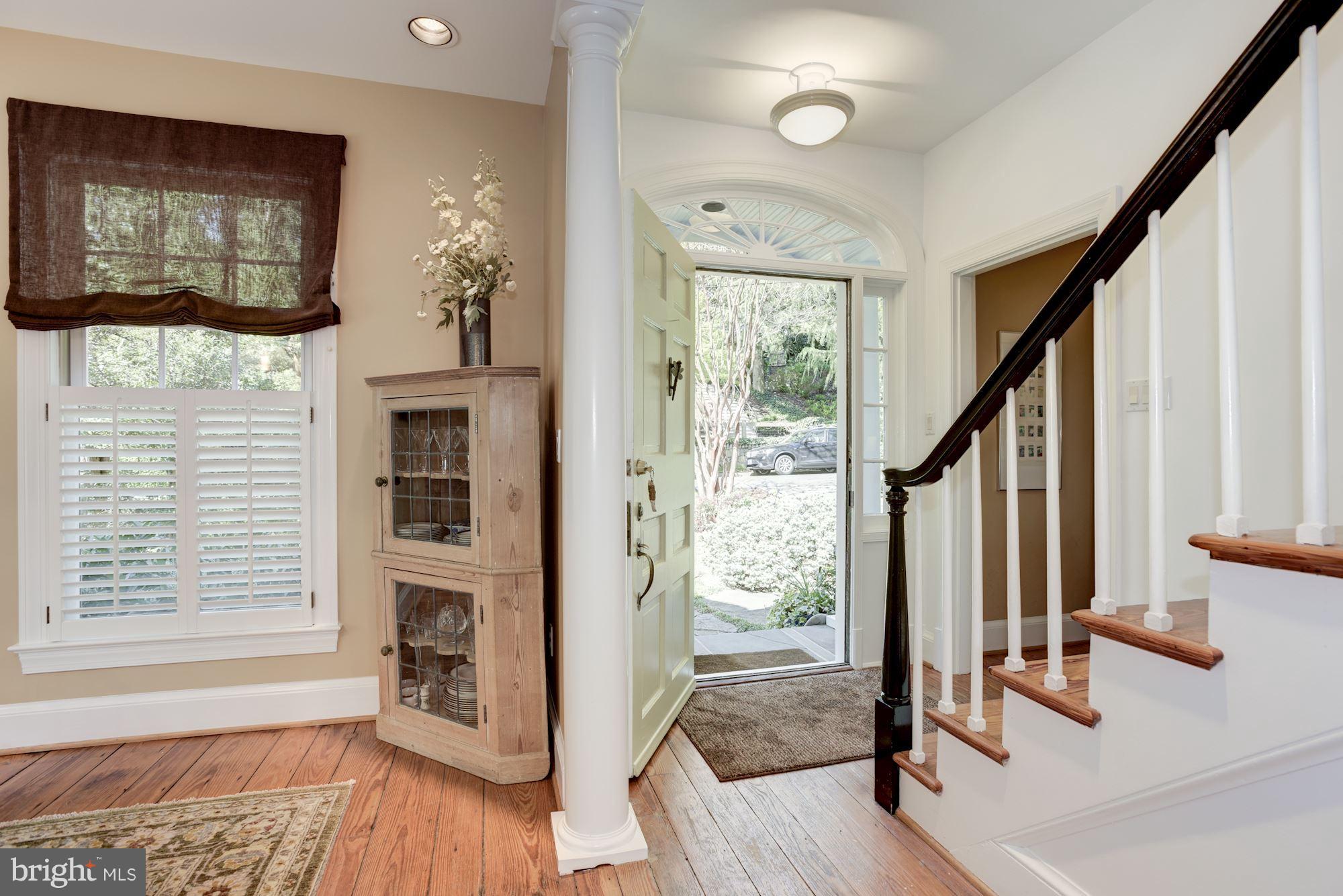 1507 Stonewall Road Alexandria, VA 22301 - Photo 3 of 29 A warm foyer greets visitors.