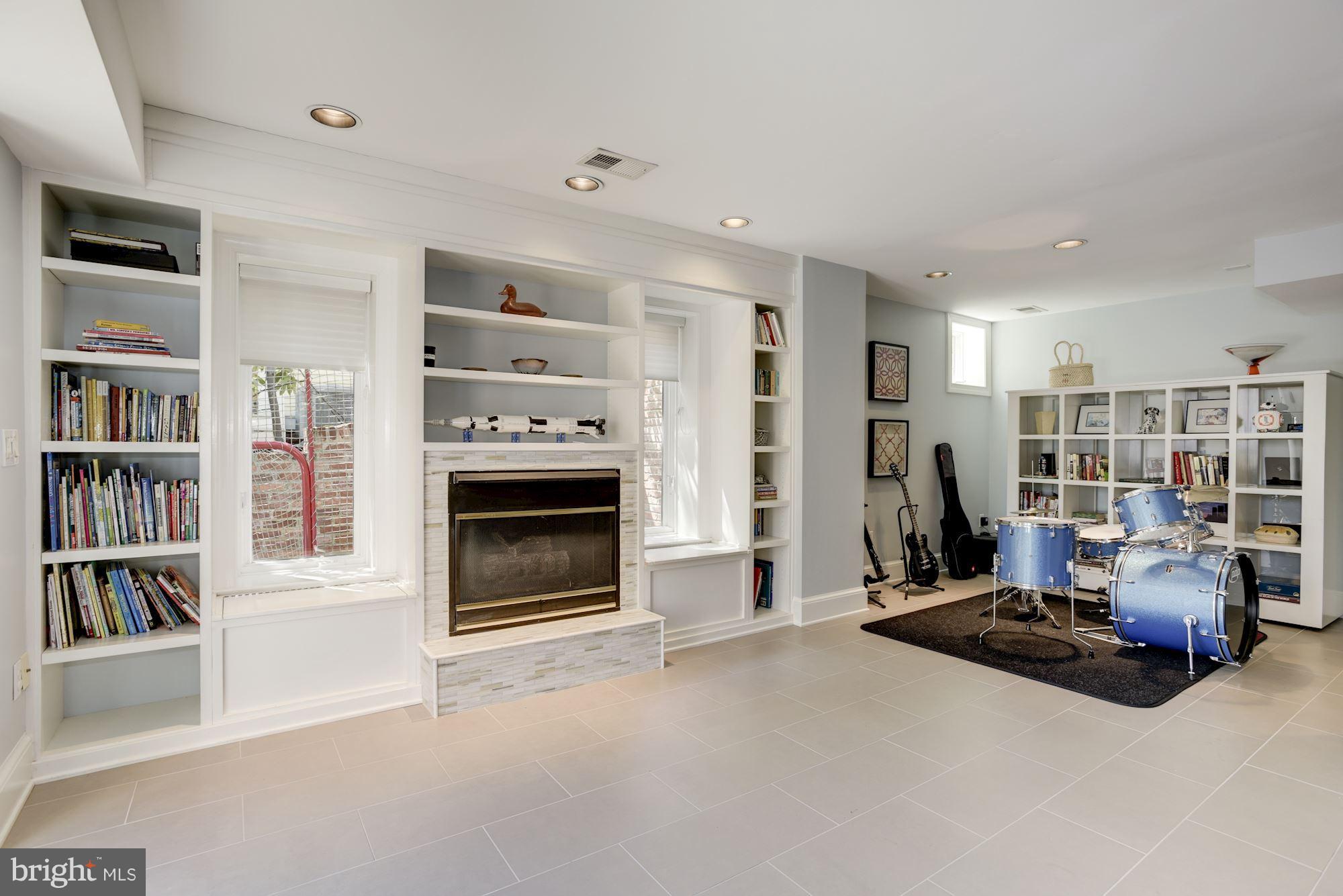 1507 Stonewall Road Alexandria, VA 22301 - Photo 22 of 29 Recreation with gas fireplace and custombuilt-ins
