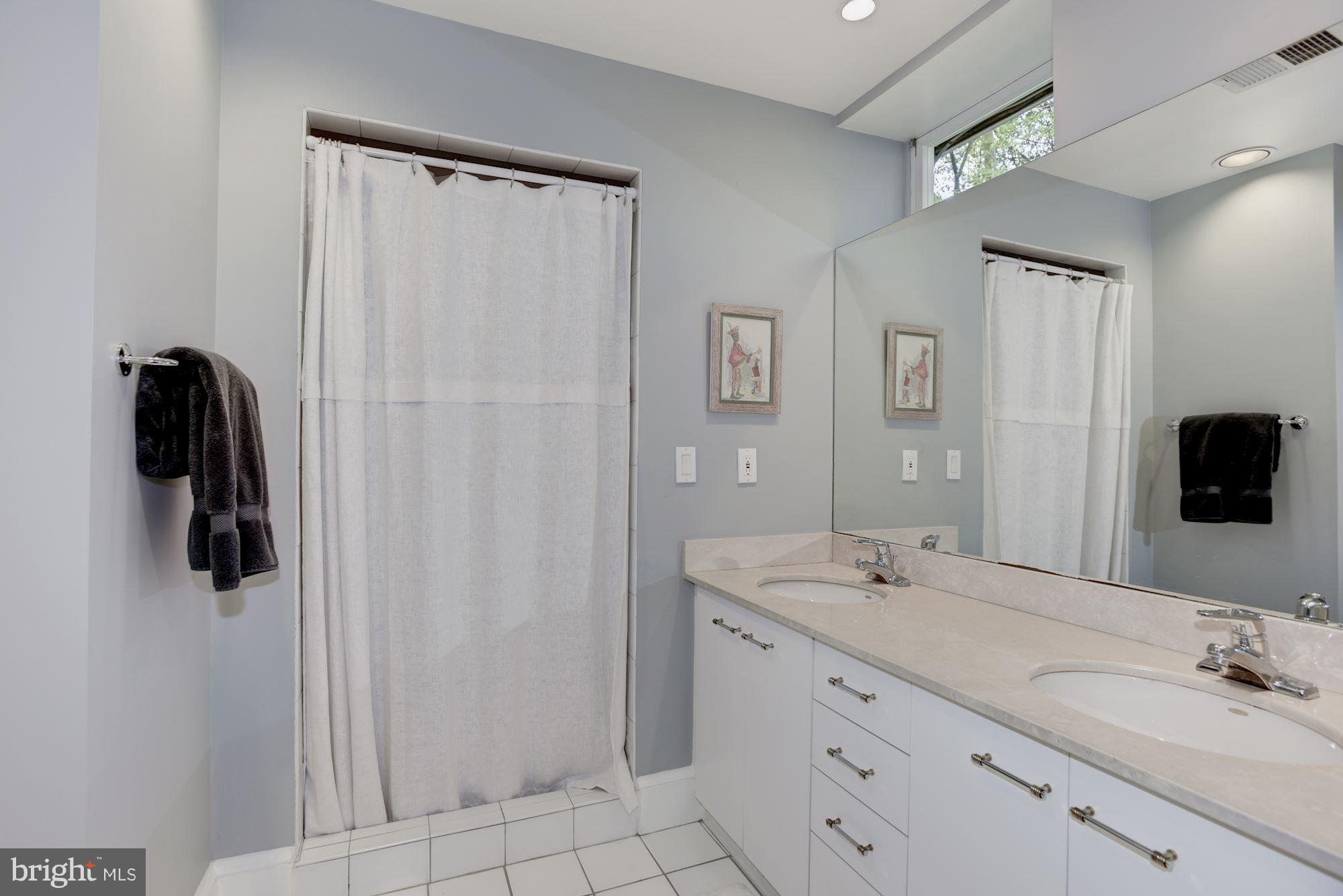 1507 Stonewall Road Alexandria, VA 22301 - Photo 24 of 29 Full dual vanity bath on lower level.
