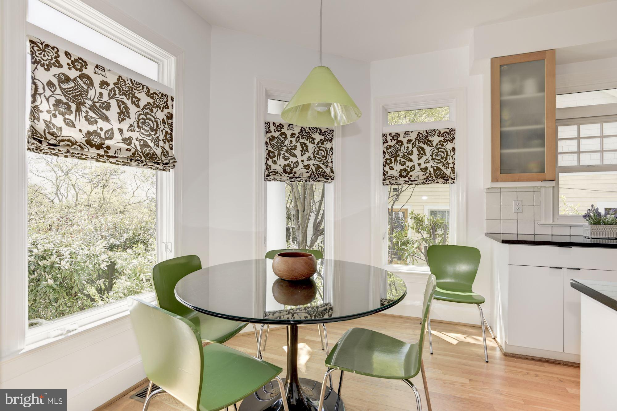 1507 Stonewall Road Alexandria, VA 22301 - Photo 9 of 29 Bright sunny breakfast nook.