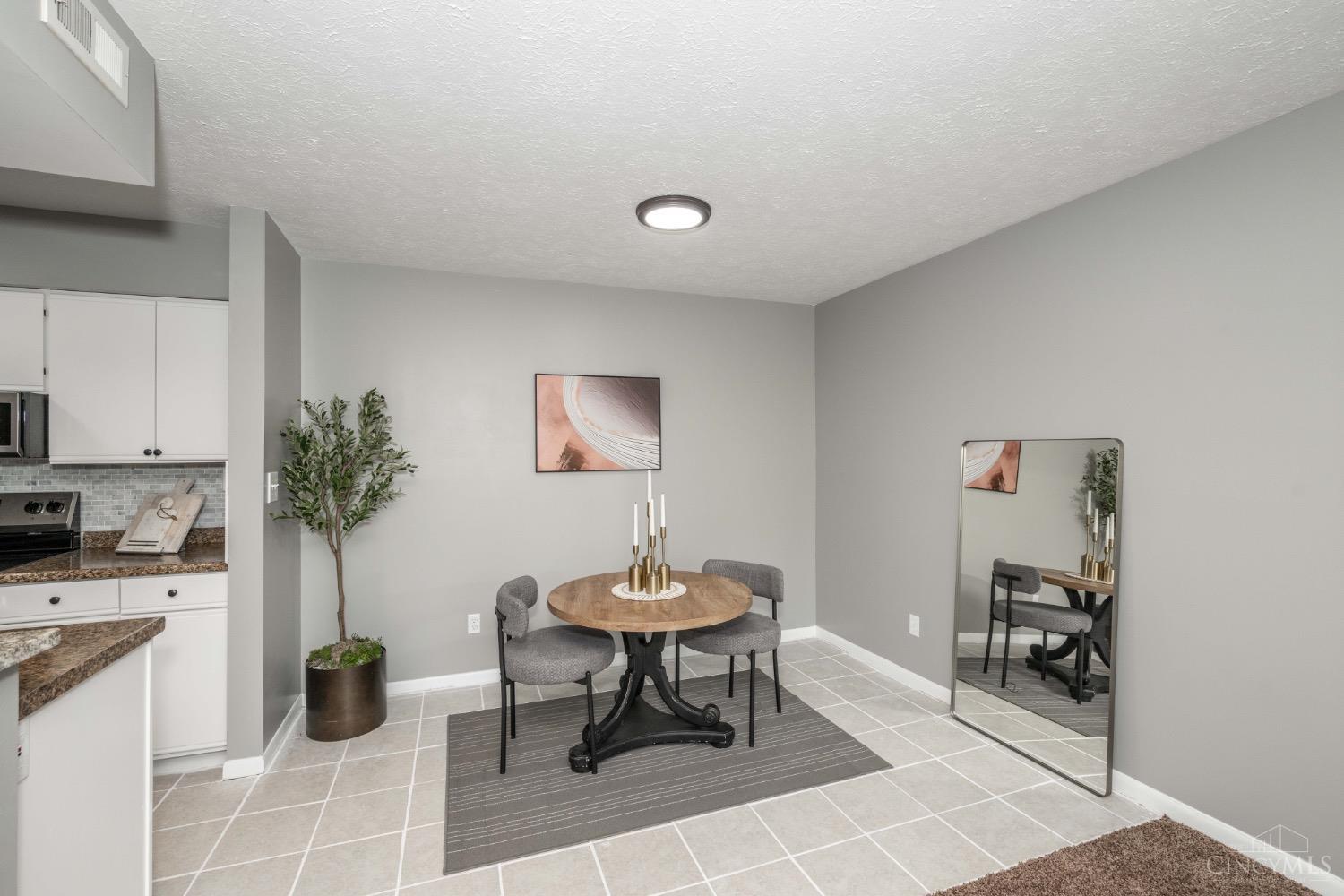 9317 Winton Road, Unit 4 Cincinnati, OH 45231 - Photo 8 of 35 Gallery Image 8