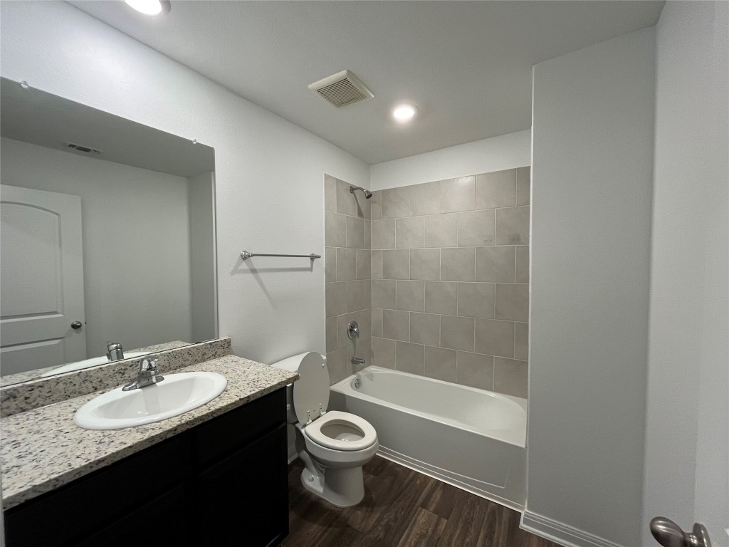 14141 Prospector Way Elgin, TX 78621 - Photo 11 of 16 2nd full bathroom