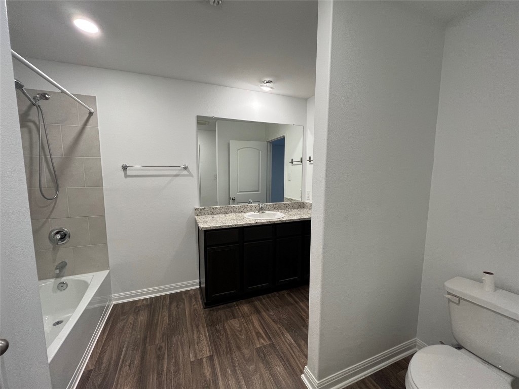 14141 Prospector Way Elgin, TX 78621 - Photo 9 of 16 Primary en suite bathroom