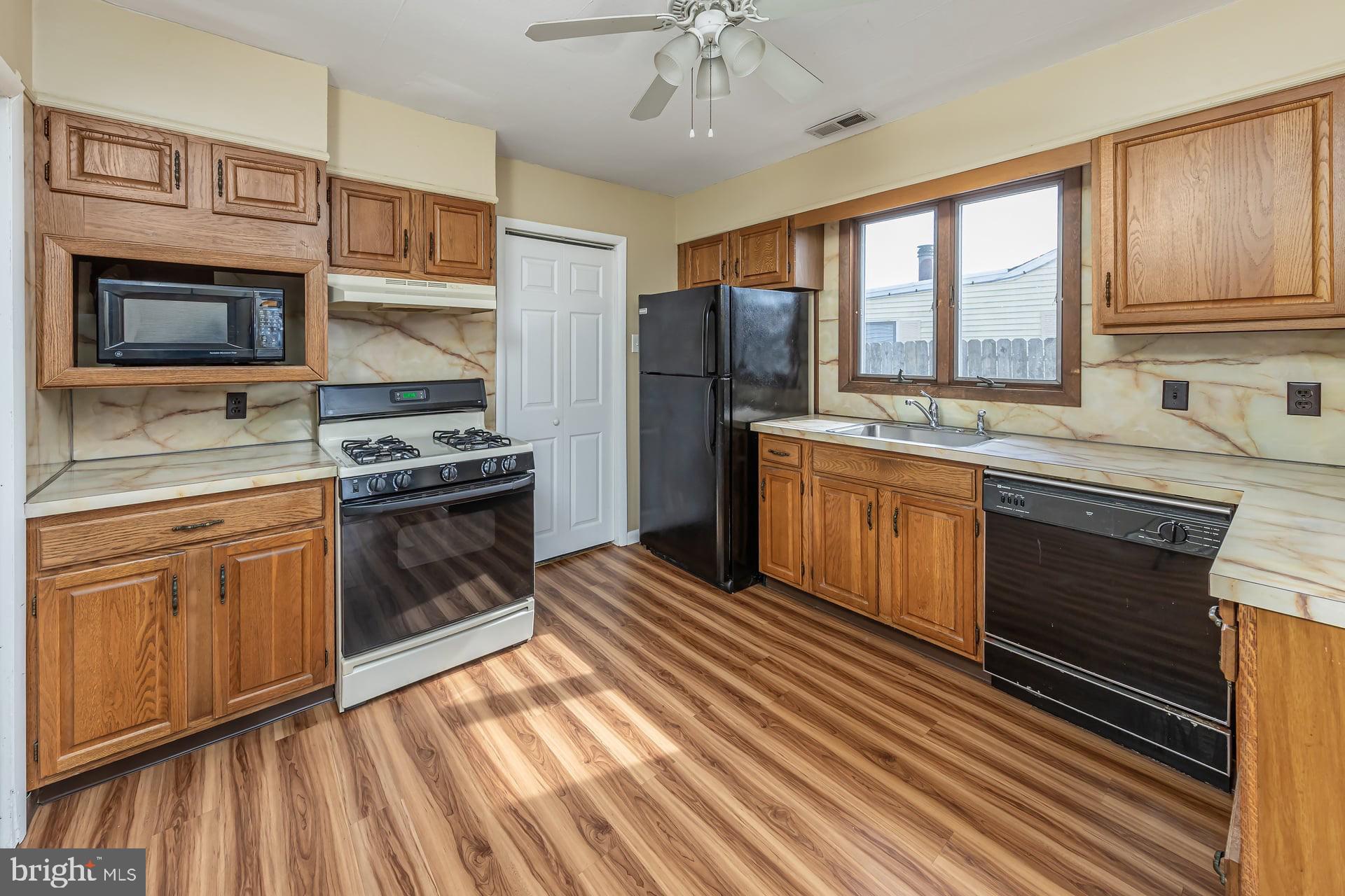 1037 Monmouth Road Deptford, NJ 08096 - Photo 6 of 16