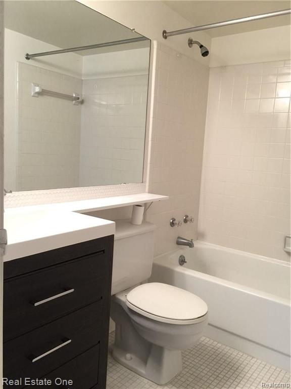 27434 Evergreen Road, Unit 37 Southfield, MI 48076 - Photo 13 of 18